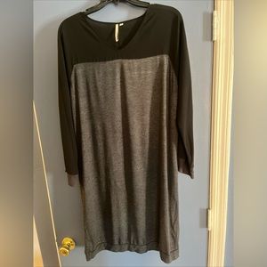 Calvin Klein Gray Long Sleeve Large Short Dress Beautiful Good Condition